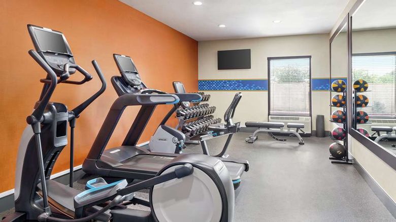 <b>Hampton Inn Paris Health</b>. Images powered by <a href="https://iceportal.shijigroup.com/" title="IcePortal" target="_blank">IcePortal</a>.