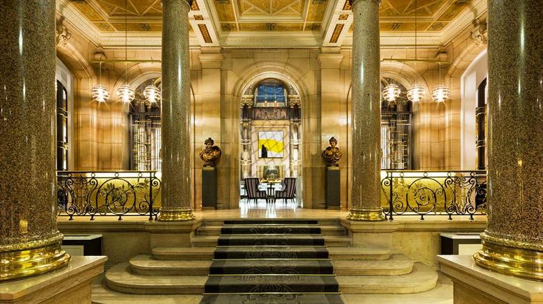 <b>Hilton Paris Opera Lobby</b>. Images powered by <a href="https://iceportal.shijigroup.com/" title="IcePortal" target="_blank">IcePortal</a>.
