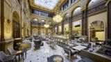 <b>Hilton Paris Opera Restaurant</b>. Images powered by <a href="https://iceportal.shijigroup.com/" title="IcePortal" target="_blank">IcePortal</a>.