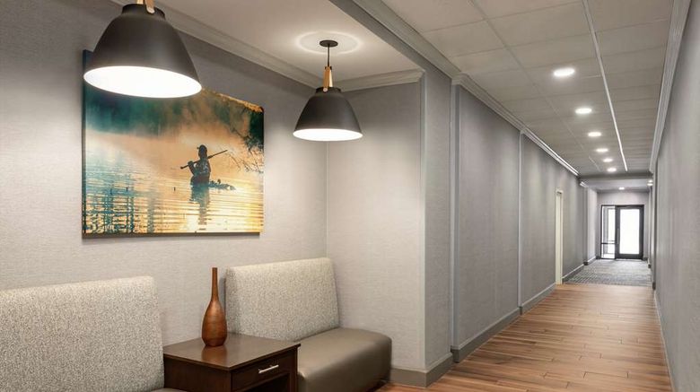 <b>Hampton Inn & Suites Pine Bluff Meeting</b>. Images powered by <a href="https://iceportal.shijigroup.com/" title="IcePortal" target="_blank">IcePortal</a>.