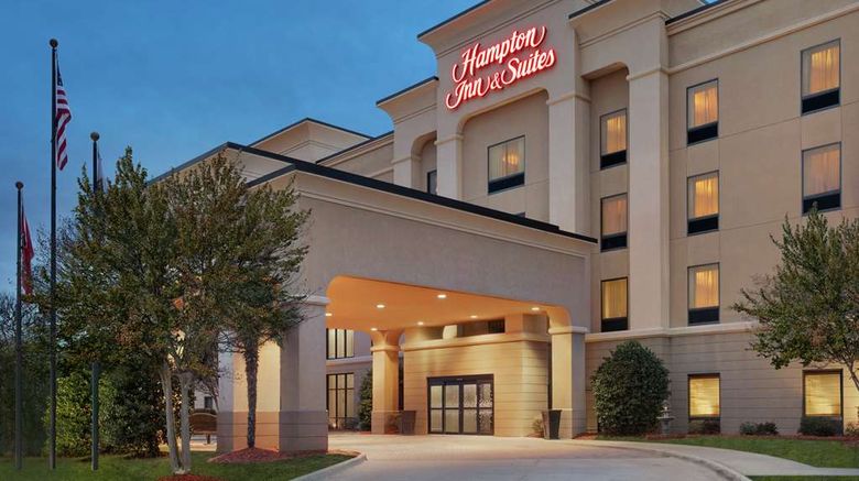 <b>Hampton Inn & Suites Pine Bluff Exterior</b>. Images powered by <a href="https://iceportal.shijigroup.com/" title="IcePortal" target="_blank">IcePortal</a>.