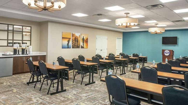 <b>Hampton Inn & Suites Pine Bluff Meeting</b>. Images powered by <a href="https://iceportal.shijigroup.com/" title="IcePortal" target="_blank">IcePortal</a>.