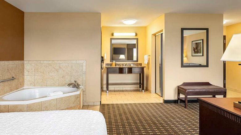 <b>Hampton Inn & Suites Pine Bluff Room</b>. Images powered by <a href="https://iceportal.shijigroup.com/" title="IcePortal" target="_blank">IcePortal</a>.