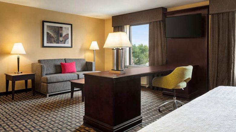 <b>Hampton Inn & Suites Pine Bluff Room</b>. Images powered by <a href="https://iceportal.shijigroup.com/" title="IcePortal" target="_blank">IcePortal</a>.