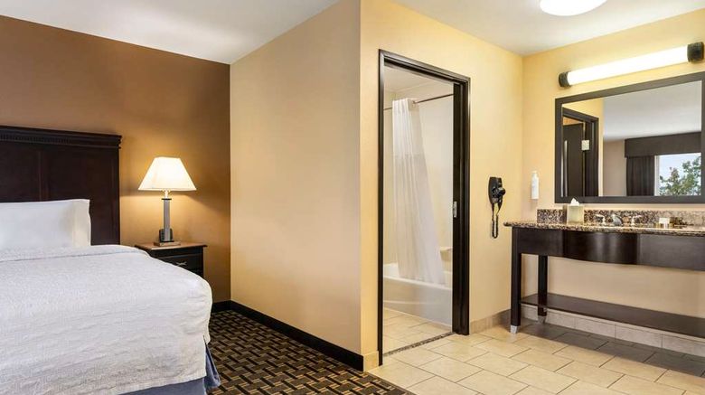 <b>Hampton Inn & Suites Pine Bluff Room</b>. Images powered by <a href="https://iceportal.shijigroup.com/" title="IcePortal" target="_blank">IcePortal</a>.