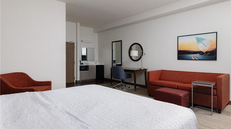 <b>Hampton Inn & Suites Palmdale Room</b>. Images powered by <a href="https://iceportal.shijigroup.com/" title="IcePortal" target="_blank">IcePortal</a>.
