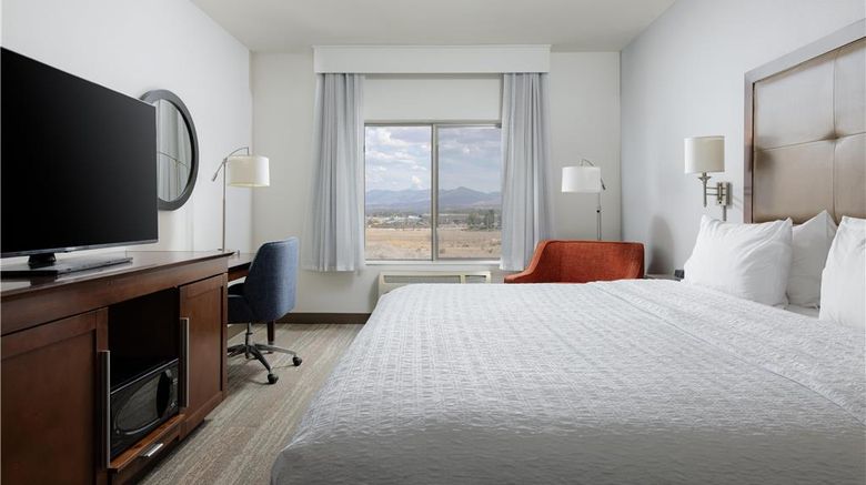 <b>Hampton Inn & Suites Palmdale Room</b>. Images powered by <a href="https://iceportal.shijigroup.com/" title="IcePortal" target="_blank">IcePortal</a>.