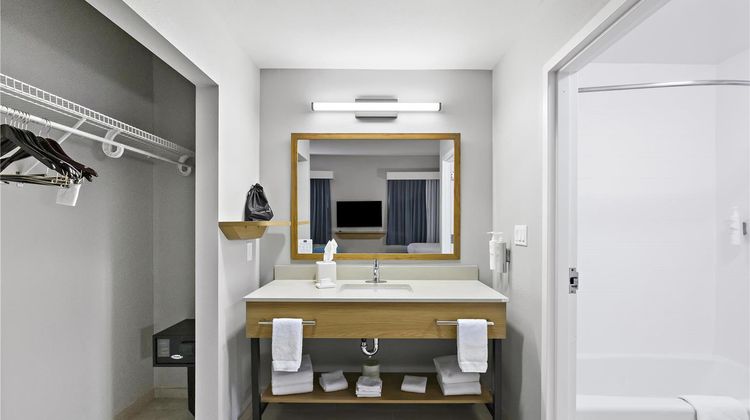 Hampton Inn & Suites Lancaster Room