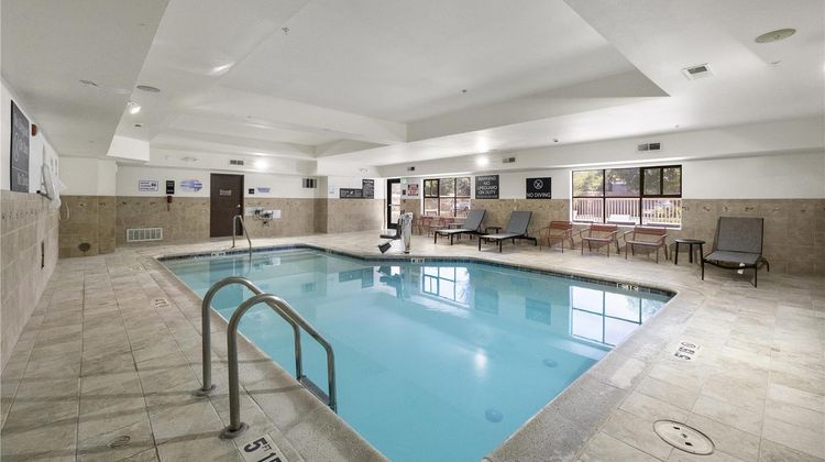 Hampton Inn & Suites Lancaster Pool