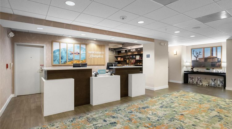 Hampton Inn & Suites Lancaster Lobby