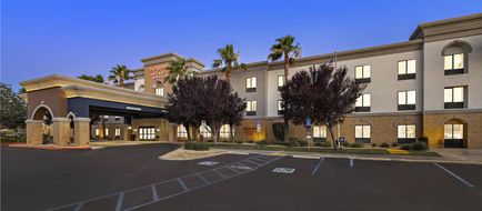 Hampton Inn & Suites Lancaster Exterior