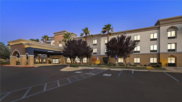 Hampton Inn & Suites Lancaster Exterior