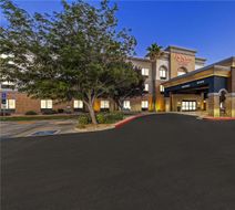 Hampton Inn & Suites Lancaster Exterior