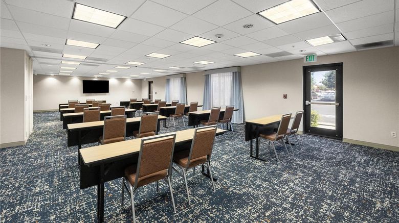 <b>Hampton Inn & Suites Lancaster Meeting</b>. Images powered by <a href="https://iceportal.shijigroup.com/" title="IcePortal" target="_blank">IcePortal</a>.