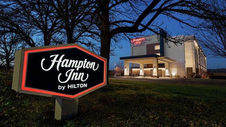 <b>Hampton Inn Portland Airport Exterior</b>. Images powered by <a href="https://iceportal.shijigroup.com/" title="IcePortal" target="_blank">IcePortal</a>.