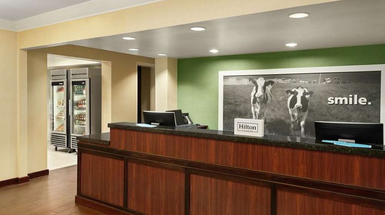 <b>Hampton Inn Portland Airport Lobby</b>. Images powered by <a href="https://iceportal.shijigroup.com/" title="IcePortal" target="_blank">IcePortal</a>.