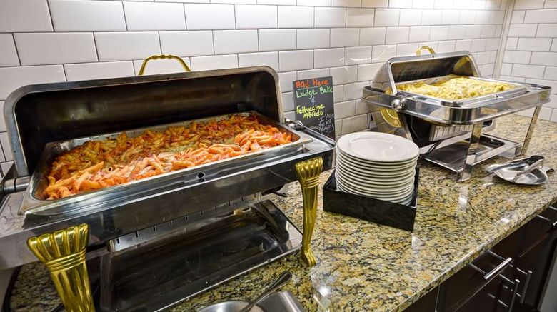 <b>Homewood Suites Beaverton Restaurant</b>. Images powered by <a href="https://iceportal.shijigroup.com/" title="IcePortal" target="_blank">IcePortal</a>.