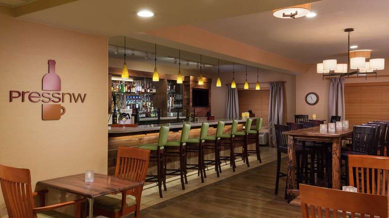 <b>DoubleTree Portland - Tigard Restaurant</b>. Images powered by <a href="https://iceportal.shijigroup.com/" title="IcePortal" target="_blank">IcePortal</a>.