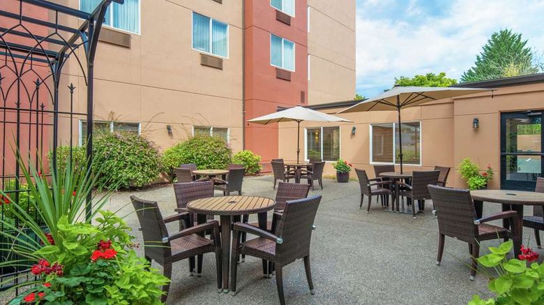<b>DoubleTree Portland - Tigard Exterior</b>. Images powered by <a href="https://iceportal.shijigroup.com/" title="IcePortal" target="_blank">IcePortal</a>.