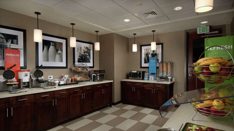 <b>Hampton Suites Portland/Vancouver Restaurant</b>. Images powered by <a href="https://iceportal.shijigroup.com/" title="IcePortal" target="_blank">IcePortal</a>.
