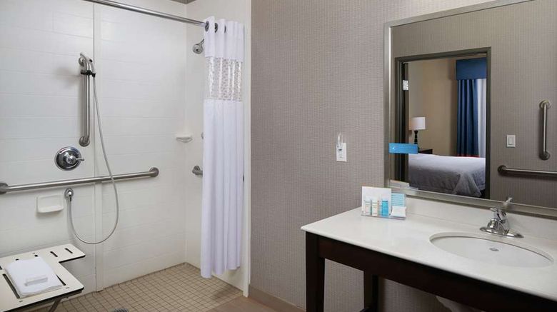 <b>Hampton Suites Portland/Vancouver Room</b>. Images powered by <a href="https://iceportal.shijigroup.com/" title="IcePortal" target="_blank">IcePortal</a>.
