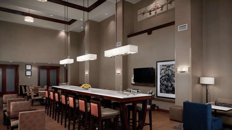 <b>Hampton Suites Portland/Vancouver Lobby</b>. Images powered by <a href="https://iceportal.shijigroup.com/" title="IcePortal" target="_blank">IcePortal</a>.