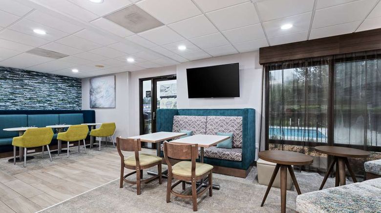 <b>Hampton Inn Perry Lobby</b>. Images powered by <a href="https://iceportal.shijigroup.com/" title="IcePortal" target="_blank">IcePortal</a>.