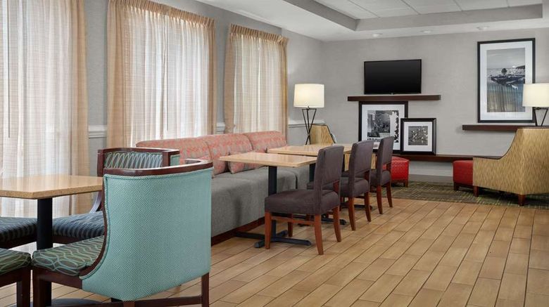 <b>Hampton Inn Panama City Beach Lobby</b>. Images powered by <a href="https://iceportal.shijigroup.com/" title="IcePortal" target="_blank">IcePortal</a>.