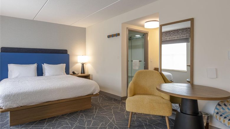 <b>Hampton Inn & Suites Historic District Room</b>. Images powered by <a href="https://iceportal.shijigroup.com/" title="IcePortal" target="_blank">IcePortal</a>.