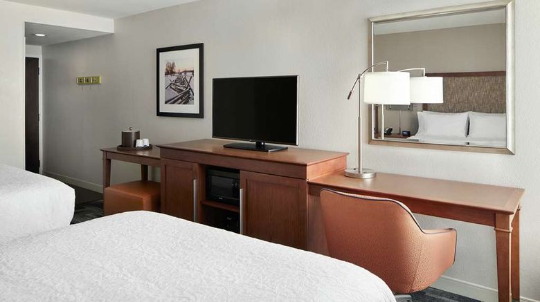 <b>Hampton Inn Philadelphia/King Of Prussia Room</b>. Images powered by <a href="https://iceportal.shijigroup.com/" title="IcePortal" target="_blank">IcePortal</a>.