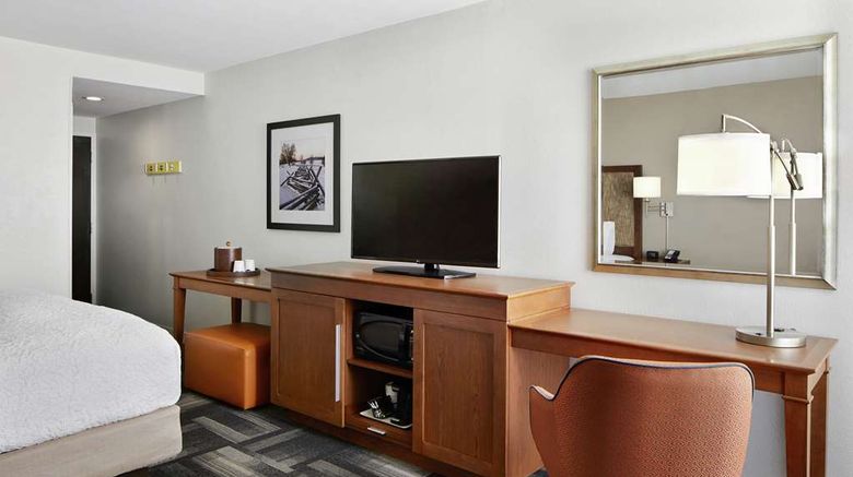 <b>Hampton Inn Philadelphia/King Of Prussia Room</b>. Images powered by <a href="https://iceportal.shijigroup.com/" title="IcePortal" target="_blank">IcePortal</a>.