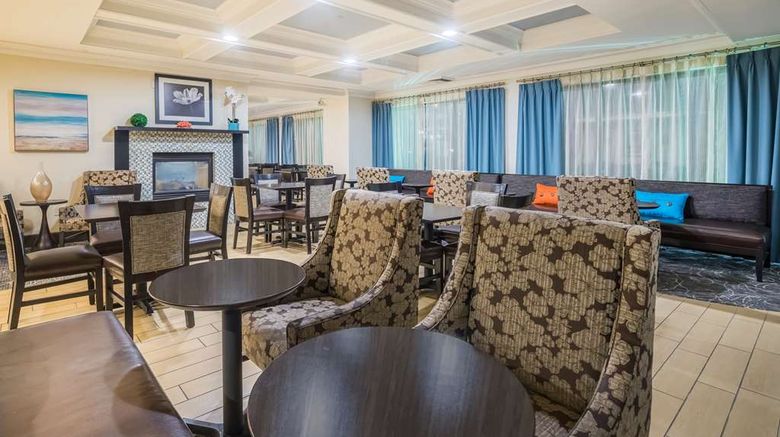 <b>Hampton Inn Plymouth Meeting Lobby</b>. Images powered by <a href="https://iceportal.shijigroup.com/" title="IcePortal" target="_blank">IcePortal</a>.