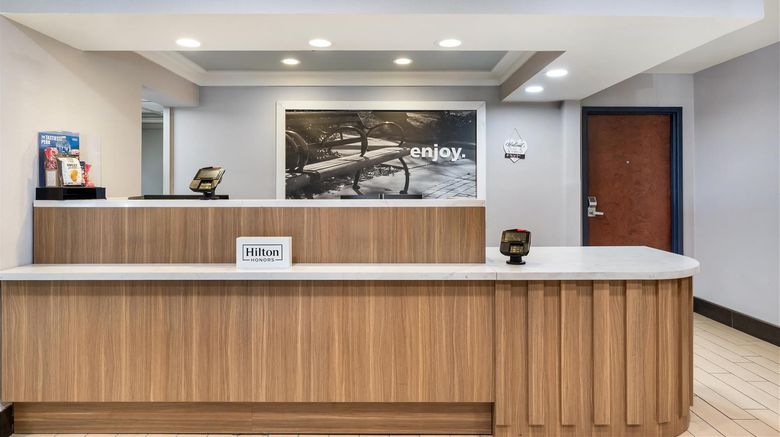 <b>Hampton Inn Plymouth Meeting Lobby</b>. Images powered by <a href="https://iceportal.shijigroup.com/" title="IcePortal" target="_blank">IcePortal</a>.