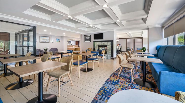 Hampton Inn Plymouth Meeting Lobby
