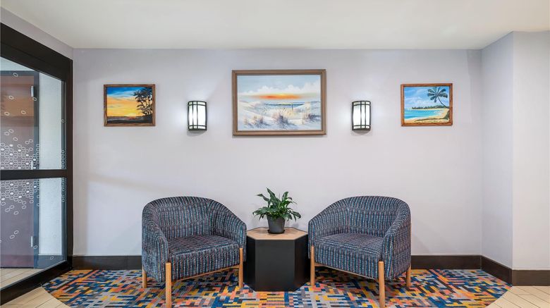 <b>Hampton Inn Plymouth Meeting Lobby</b>. Images powered by <a href="https://iceportal.shijigroup.com/" title="IcePortal" target="_blank">IcePortal</a>.