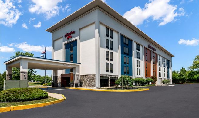 Hampton Inn Plymouth Meeting Exterior