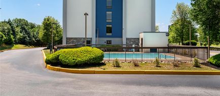 Hampton Inn Plymouth Meeting Exterior