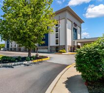 Hampton Inn Plymouth Meeting Exterior