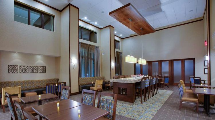 Hampton Inn & Suites-Philadelphia Lobby