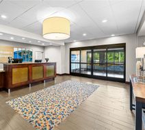 Hampton Inn & Suites-Philadelphia Lobby