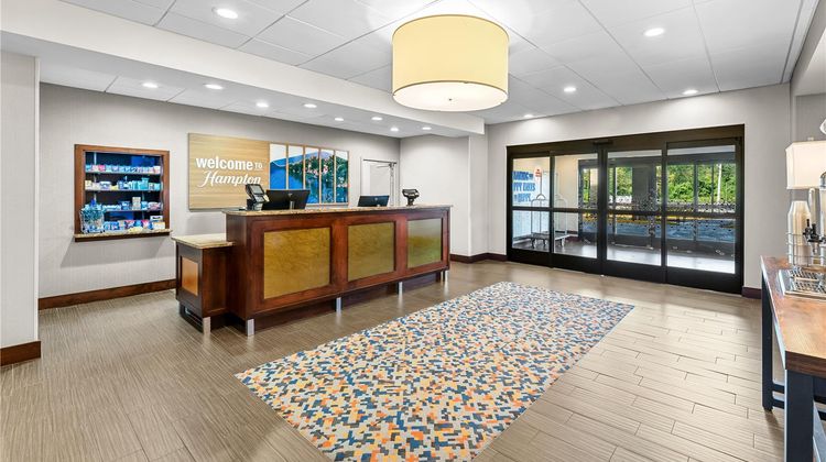 Hampton Inn & Suites-Philadelphia Lobby
