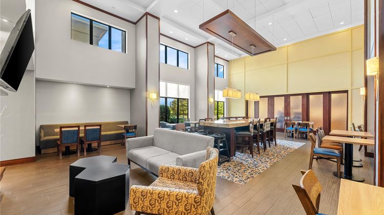 Hampton Inn & Suites-Philadelphia Lobby