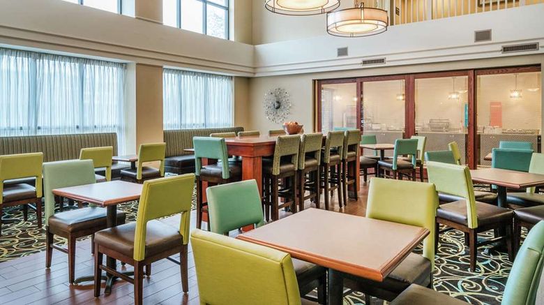 <b>Hampton Inn & Suites Valley Forge/Oaks Restaurant</b>. Images powered by <a href="https://iceportal.shijigroup.com/" title="IcePortal" target="_blank">IcePortal</a>.