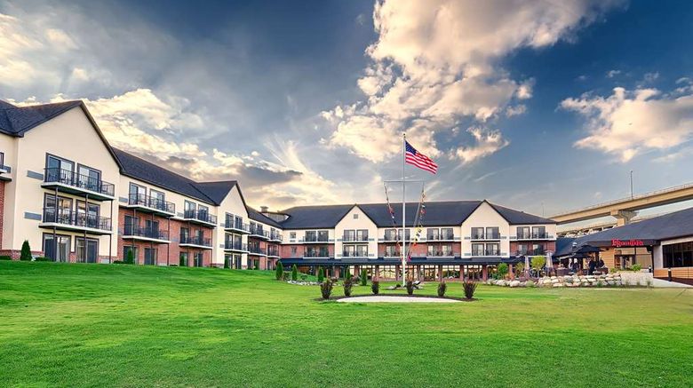 <b>DoubleTree by Hilton Hotel Port Huron Exterior</b>. Images powered by <a href="https://iceportal.shijigroup.com/" title="IcePortal" target="_blank">IcePortal</a>.