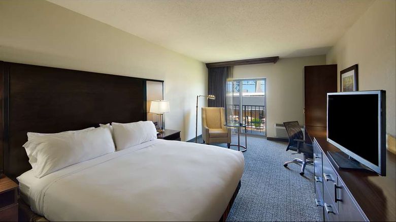 <b>DoubleTree by Hilton Hotel Port Huron Room</b>. Images powered by <a href="https://iceportal.shijigroup.com/" title="IcePortal" target="_blank">IcePortal</a>.