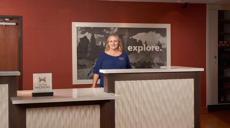 <b>Hampton Inn Anthem Lobby</b>. Images powered by <a href="https://iceportal.shijigroup.com/" title="IcePortal" target="_blank">IcePortal</a>.