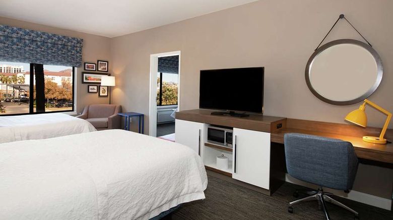 <b>Hampton Inn Phoenix-Airport North Room</b>. Images powered by <a href="https://iceportal.shijigroup.com/" title="IcePortal" target="_blank">IcePortal</a>.