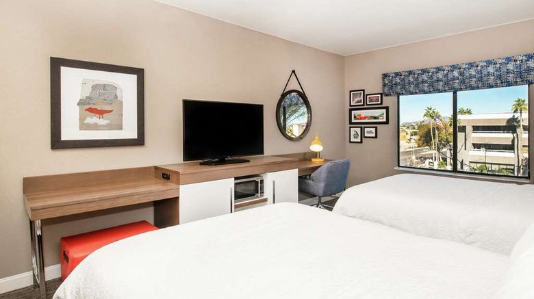<b>Hampton Inn Phoenix-Airport North Room</b>. Images powered by <a href="https://iceportal.shijigroup.com/" title="IcePortal" target="_blank">IcePortal</a>.
