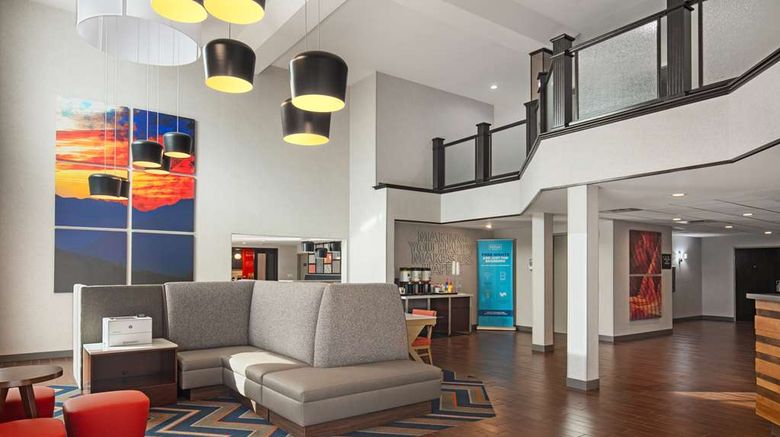 <b>Hampton Inn Phoenix-Airport North Lobby</b>. Images powered by <a href="https://iceportal.shijigroup.com/" title="IcePortal" target="_blank">IcePortal</a>.