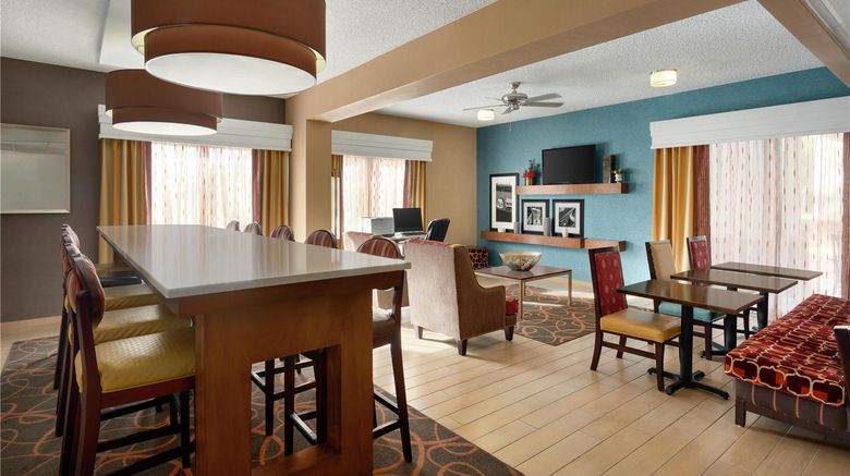 <b>Hampton Inn Phoenix/Chandler Lobby</b>. Images powered by <a href="https://iceportal.shijigroup.com/" title="IcePortal" target="_blank">IcePortal</a>.